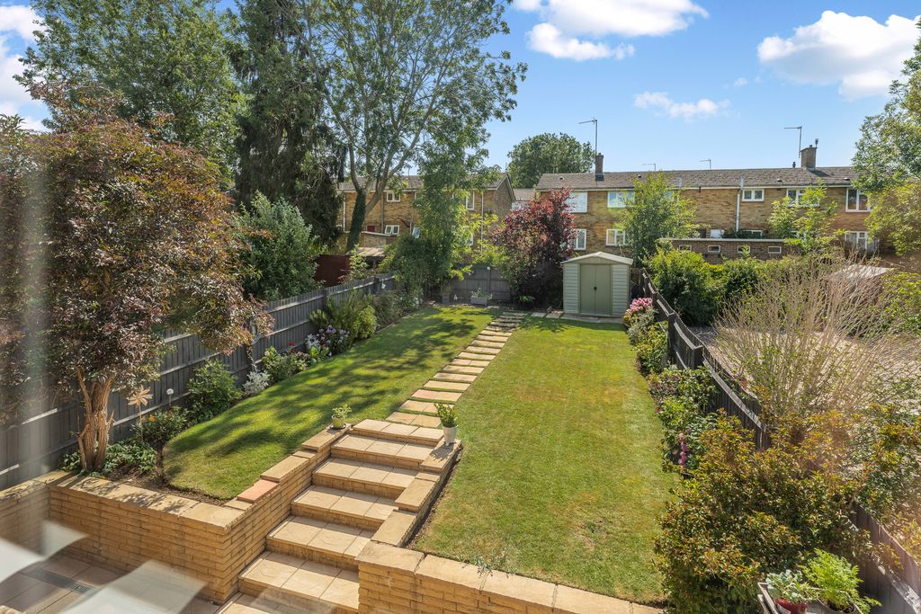 Woodgreen Avenue